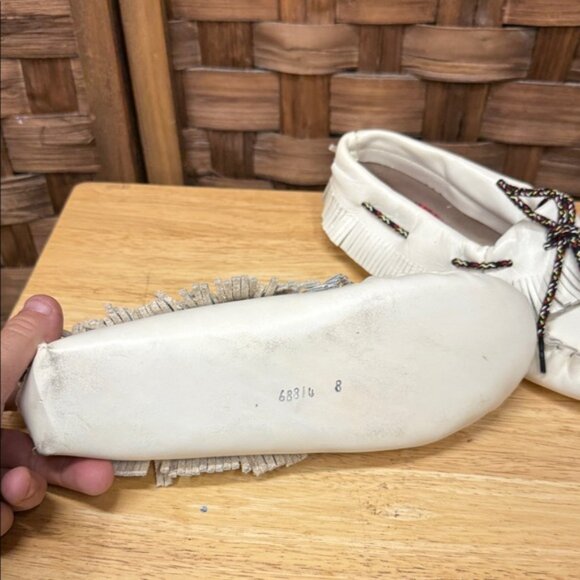 Vintage Leather White Fringe Moccasins with Multicolor Laces Sz 8 - Picture 3 of 3